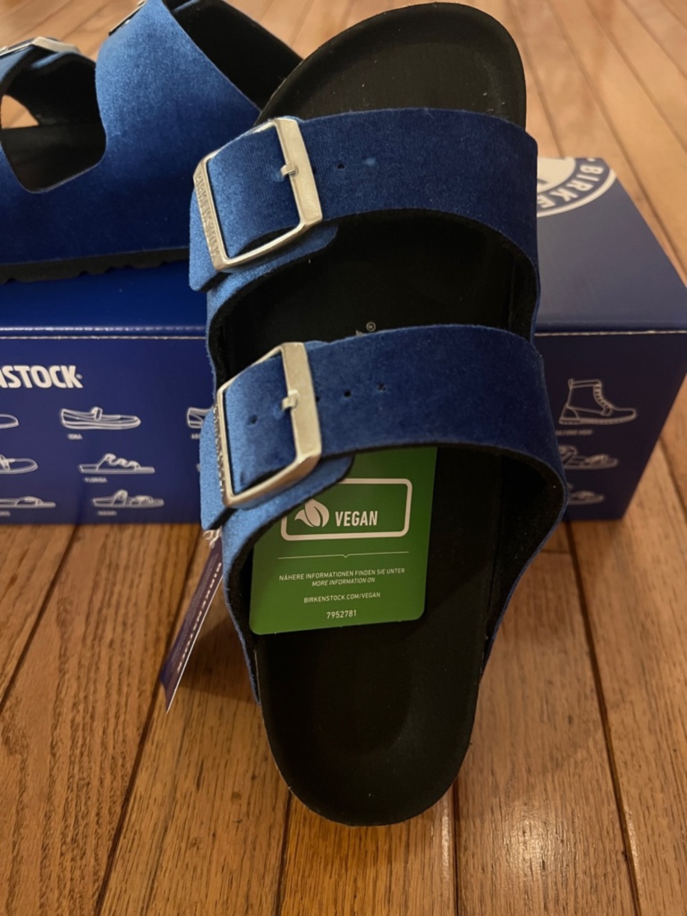 Birkenstock Rivet Logo Velvet in Color
Velvet Brillant Blue